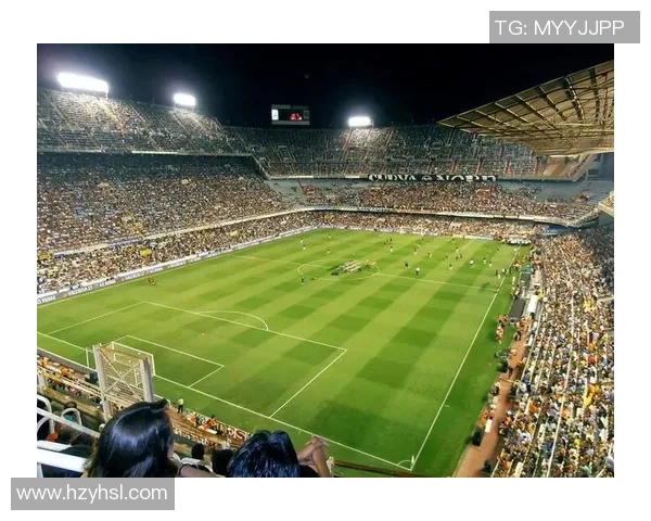 足球小脚球星崛起之路：从街头到绿茵场的传奇逆袭